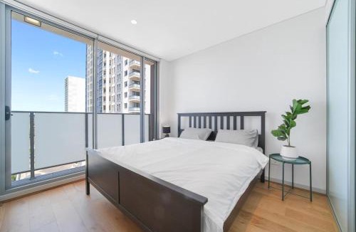 Burwood Apartment | Japandi 2BR 1 CAR w KING BED Nr Station & Eats & CBD