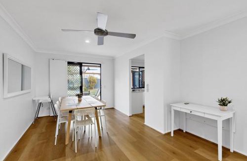 Springfield House | Springfield 4BR Air Conditioned with BBQ and Patio