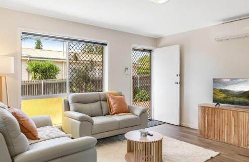Centenary Heights Apartment | Charm in Leafy Centenary Heights!