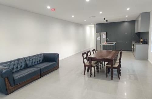 Guildford House | Queen Room in Modern, Guildford House - NR4