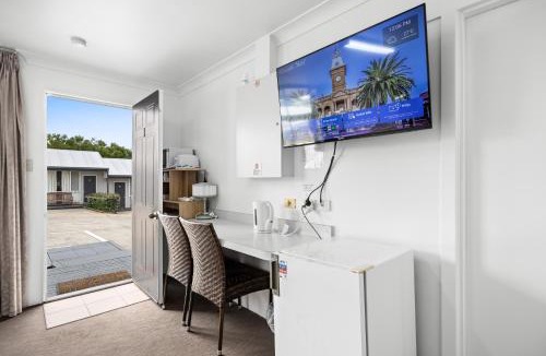 Warwick Hotel | Alexander Motel