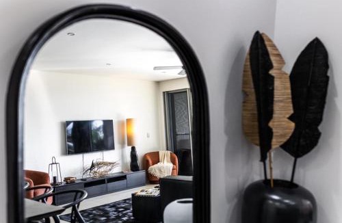 North Ward Apartment | Beachfront 3BR Apartment on The Strand, Pool & Parking