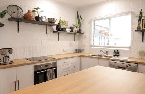 Cannonvale Apartment | Whitsunday Pandanus-Stylish 2 bedroom townhouse in quiet location