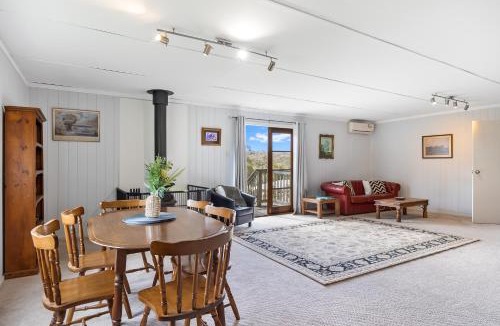 Dulong House | Country Cottage Sunshine Coast