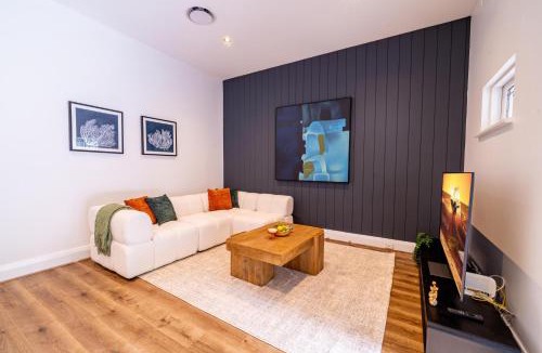 Bondi House | Coastal Zen Oasis - Saltwater Pool & Heated Spa
