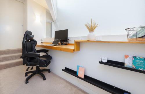 Teneriffe Apartment | Stylish Heritage 2BR Loft near City and River with Pool and Free Parking