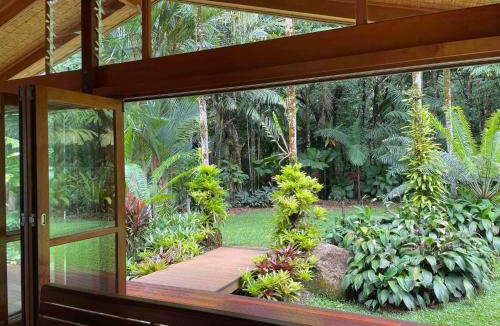 Eubenangee House | Lux rainforest lodge - 1 King, 2 Singles