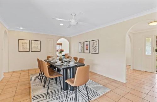 Capalaba House | Spacious 4BR Family Home in Capalaba Local Charm