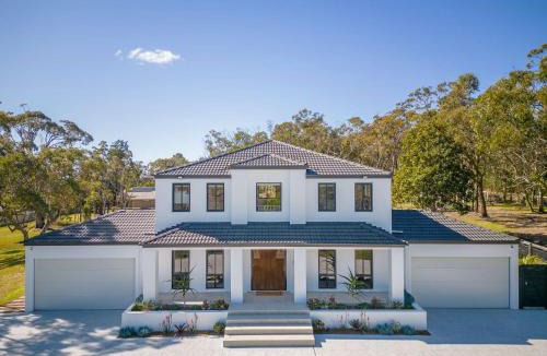 Kariong House | La La Land by Coast Hosting