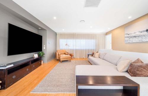 Wurtulla House | Pantai Villa on the beach
