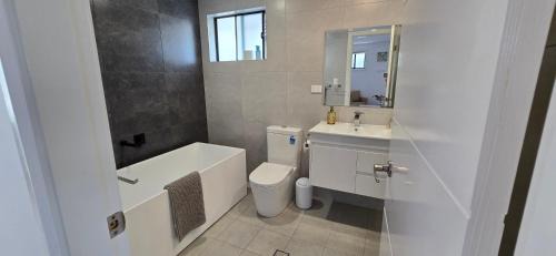 The Ponds Villa | Luxury Five Bedroom House at the Ponds