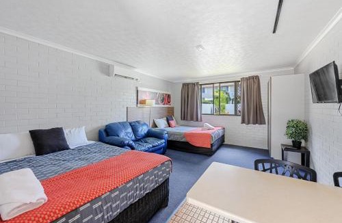 Newtown Hotel | Raceview Motor Inn