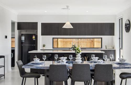 Victoria Point House | Brand New 6BR Holiday Home Beach and Shop Workspace