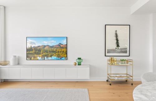 Kirribilli Apartment | Boutique 2-Bed with Stunning Sydney Harbour Views