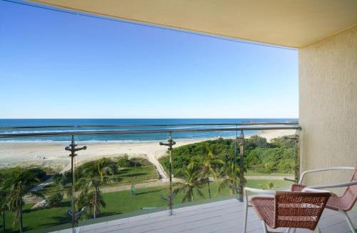 Palm Beach Apartment | Pastel Drift - Beachfront Haven by Dining & Parks