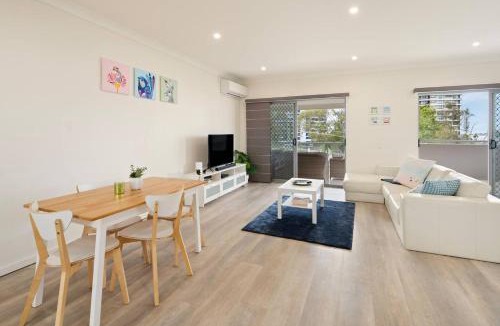 Runaway Bay Apartment | Broadwater Days - Breezy Resort Living by the Bay