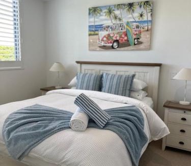 Gold Coast Apartment | Luxury 3BR, 2BA Unit with Pool & BBQ in Gold Coast