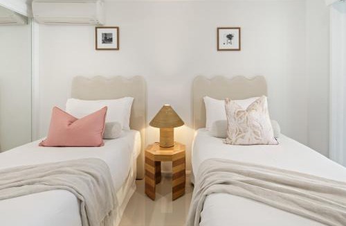 Mermaid Beach House | Sunbrite Breeze - Poolside Relaxation by the Sea