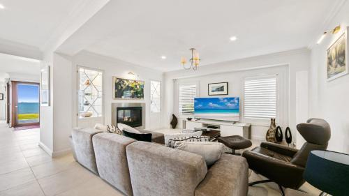 Pearl Beach House | PIHI Beachfront , Pearl Beach, 5beds, 5 bathrooms