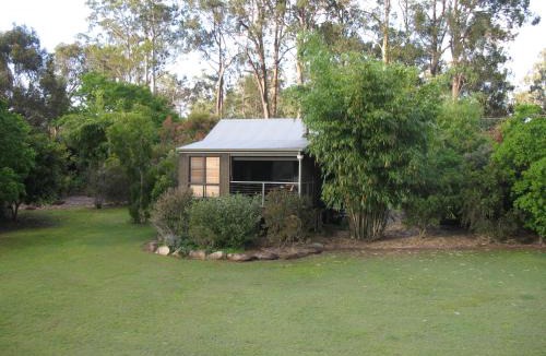 Rathdowney Bed & Breakfast | Tuckeroo Cottages & Gardens - Blue Wren & Kookaburra