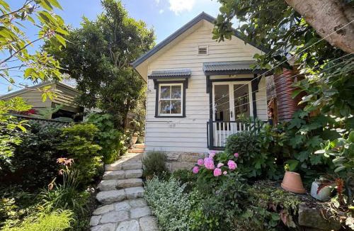 Waverton House | The Bath House cosy &luxe garden Cottage near CBD