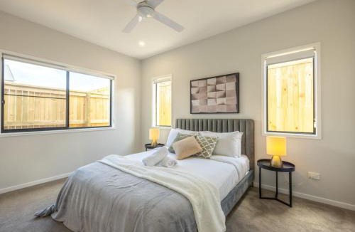 Park Ridge House | Luxurious 4 Bedroom Home with AC, Wi-Fi and SmartTV