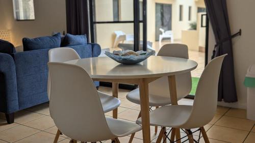 North Ward Apartment | Coastal Comfort - 1 bedroom beachfront apartment
