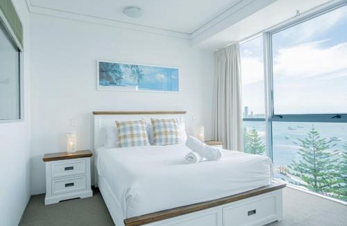Labrador Apartment | Waterfront Grand Hotel Retreat- Sauna & Gym
