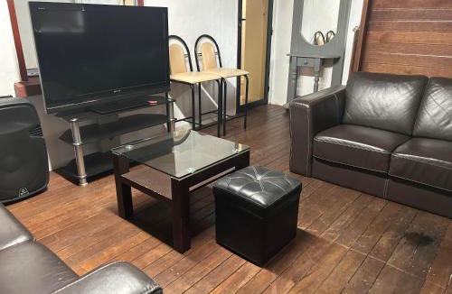 Macquarie Fields Bed & Breakfast | MJED House