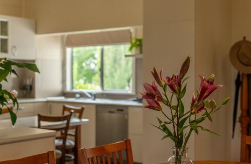 Ballandean House | Marnita Farmhouse at Golden Grove Estate Winery
