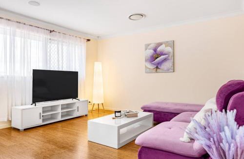 Sunnybank House | Spacious Central located Family House at Sunnybank