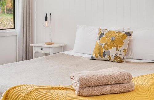 Woombye House | Pet friendly cozy cabin