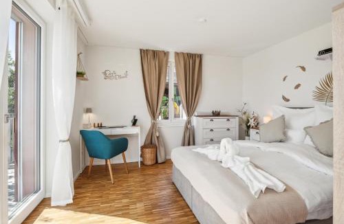 Brugg Apartment | ReMo I Business I Family Apartment I 1-4 Personen - Aare Blick, nahe Altstadt I Beamer - 99" Leinwand I Terrassen Lounge und Parkplatz