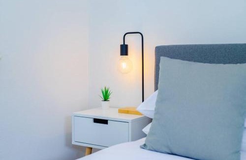 Ultimo Apartment | Ultimo Escape - Walk to City - Unique 2 Bedroom Apt - Sleeps 8