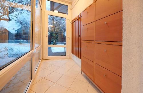 Rakosszentmihaly Apartment | Family Apartman