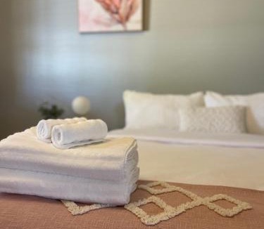 Blacktown House | Charming & Cozy 2BR Cottage