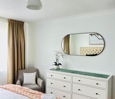 St Marys House | Sunshine Retreat Modern 3BR Haven