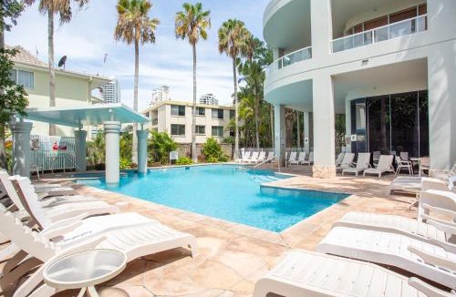 Surfers Paradise Hotel | Luxury Privately Owned Ocean View Studio OAKS Gold Tower