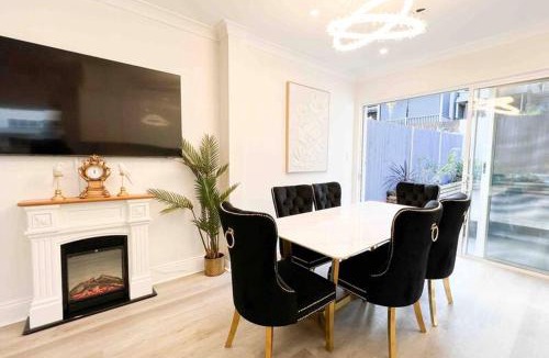 Bondi Junction Villa | Churchill’s Rest