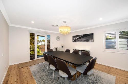 Woy Woy House | Woy Woy Staycation - Heated Pool & Hot Tub & BBQ & Pizza Oven & Arcade Game & Pool Table