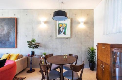Alexandria Apartment | 'The Fern' Light-Filled Urban Retreat near Dining