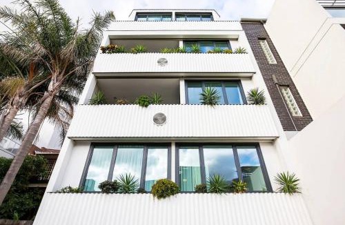 Alexandria Apartment | 'The Fern' Bright Urban Escape near Dining & Shops