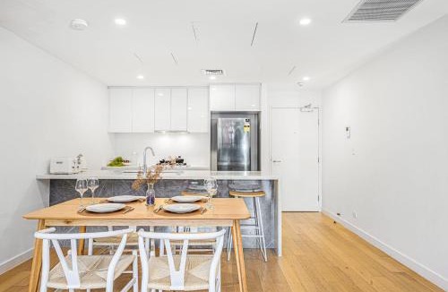 Ryde Apartment | Modern Urban Retreat Stylish Apt in Ryde's Heart