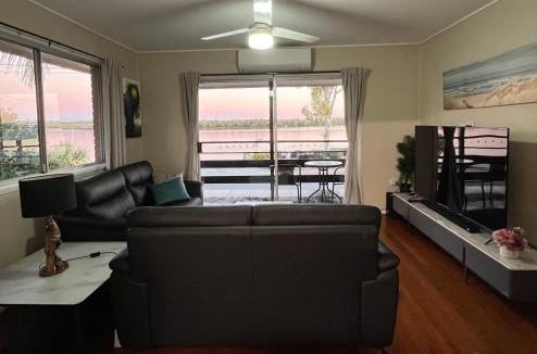 Griffin House | Fisher River Front