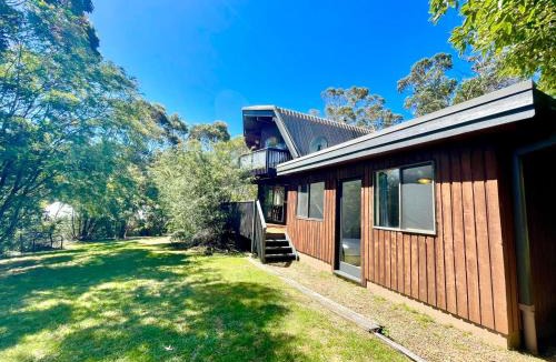 Leura House | Sublime Cedar Lodge Leura