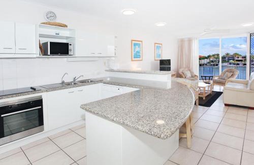 Mooloolaba Apartment | 2 BD spacious apartment in Parkyn Parade with water views.