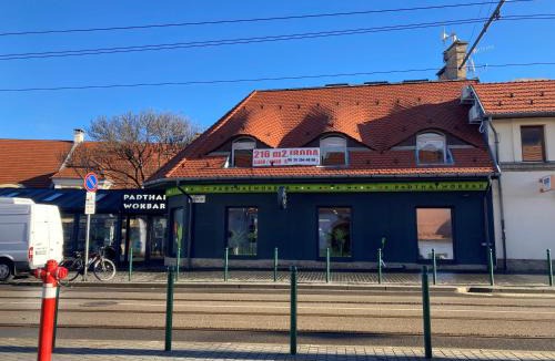 Obuda Apartment | Poppy Flower Quiet Flat near Sziget Festival
