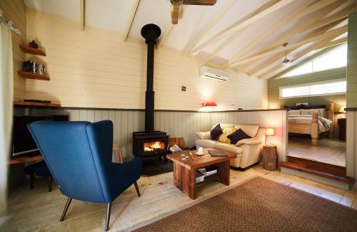 Kurrajong Heights Ski Chalet | Rustic Spirit
