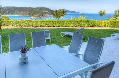 Hamilton Island Apartment | Bella Vista East 3 Luxury Ocean Views Large Flat Grassed Area And Buggy