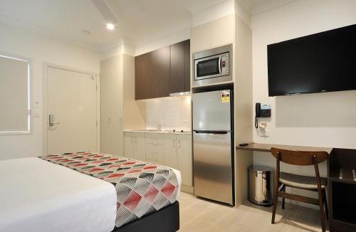 Harlaxton Hotel | Northpoint Motel Apartments